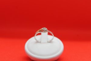 Anello solitario bianco e rosso